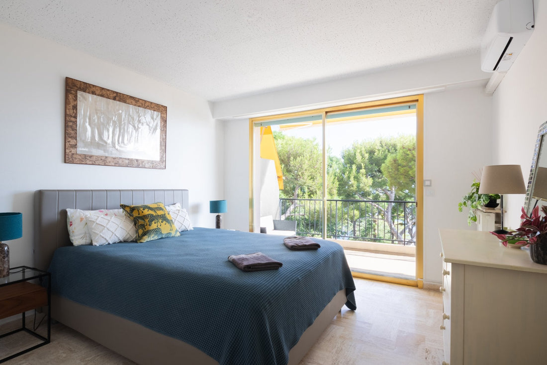 Airbnb photographer French Riviera: bedroom with terrace, Cap-d'Ail