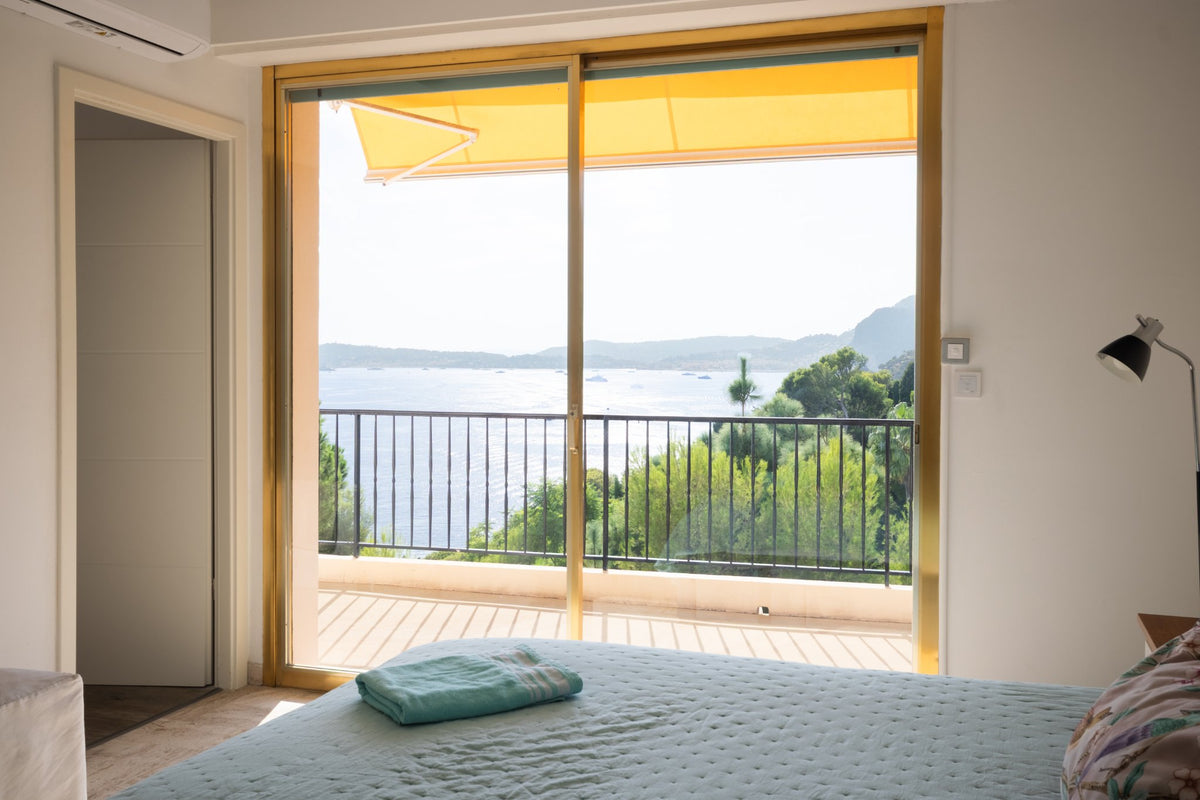 Photographie immobilière Côte d'Azur : vue mer depuis l'appartement, Cap-d'Ail