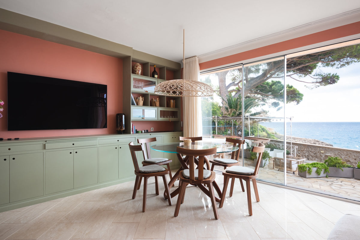 Salle à manger et rangements intégrés, villa à Cap-d'Ail