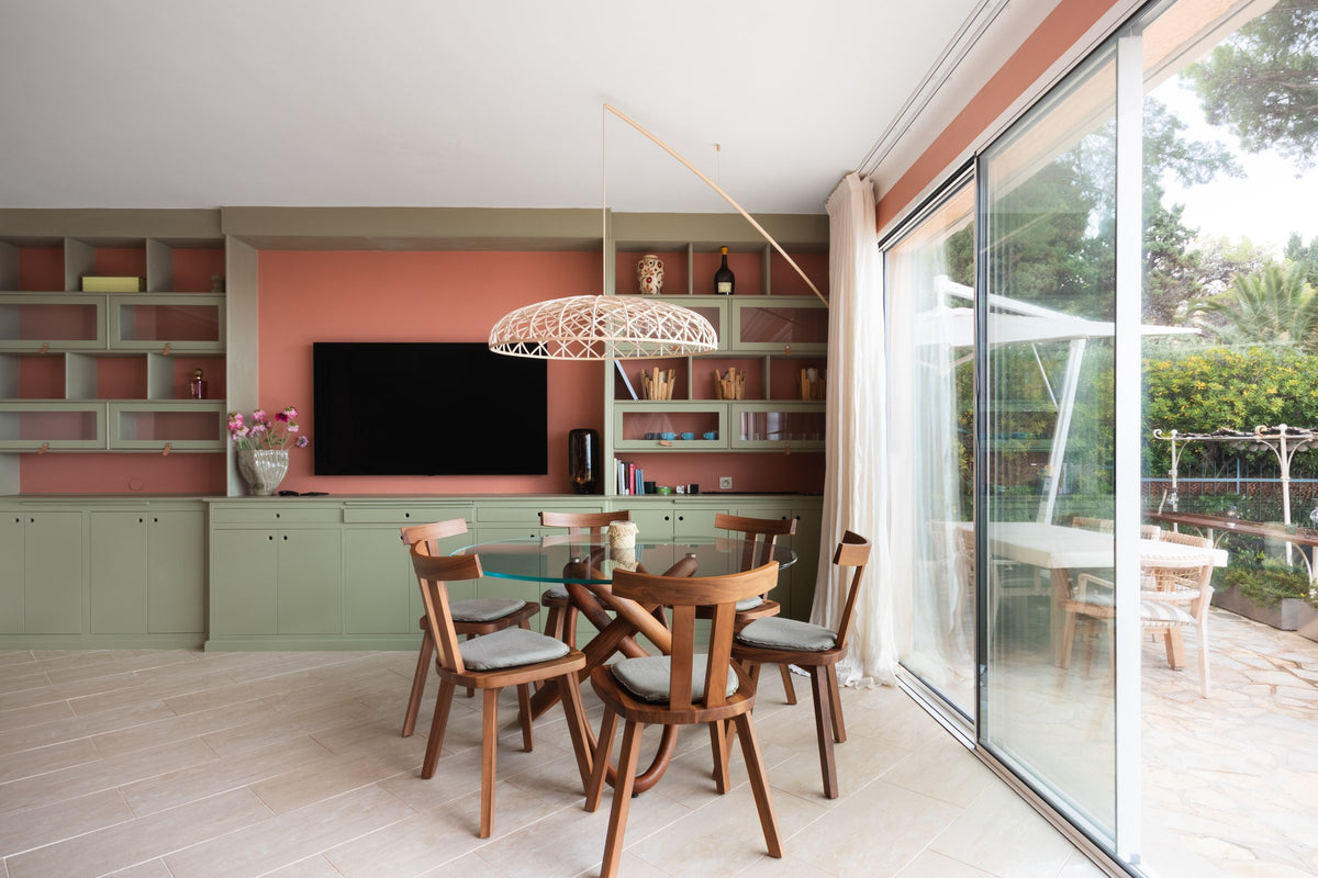 Salle à manger ouverte sur le jardin, villa à Cap-d'Ail