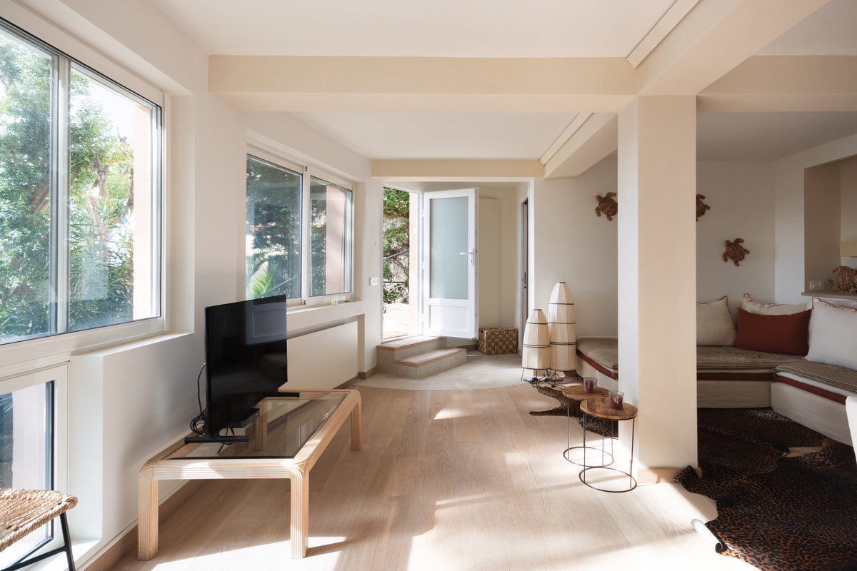 Salon lumineux et fenêtres, villa à Cap-d'Ail